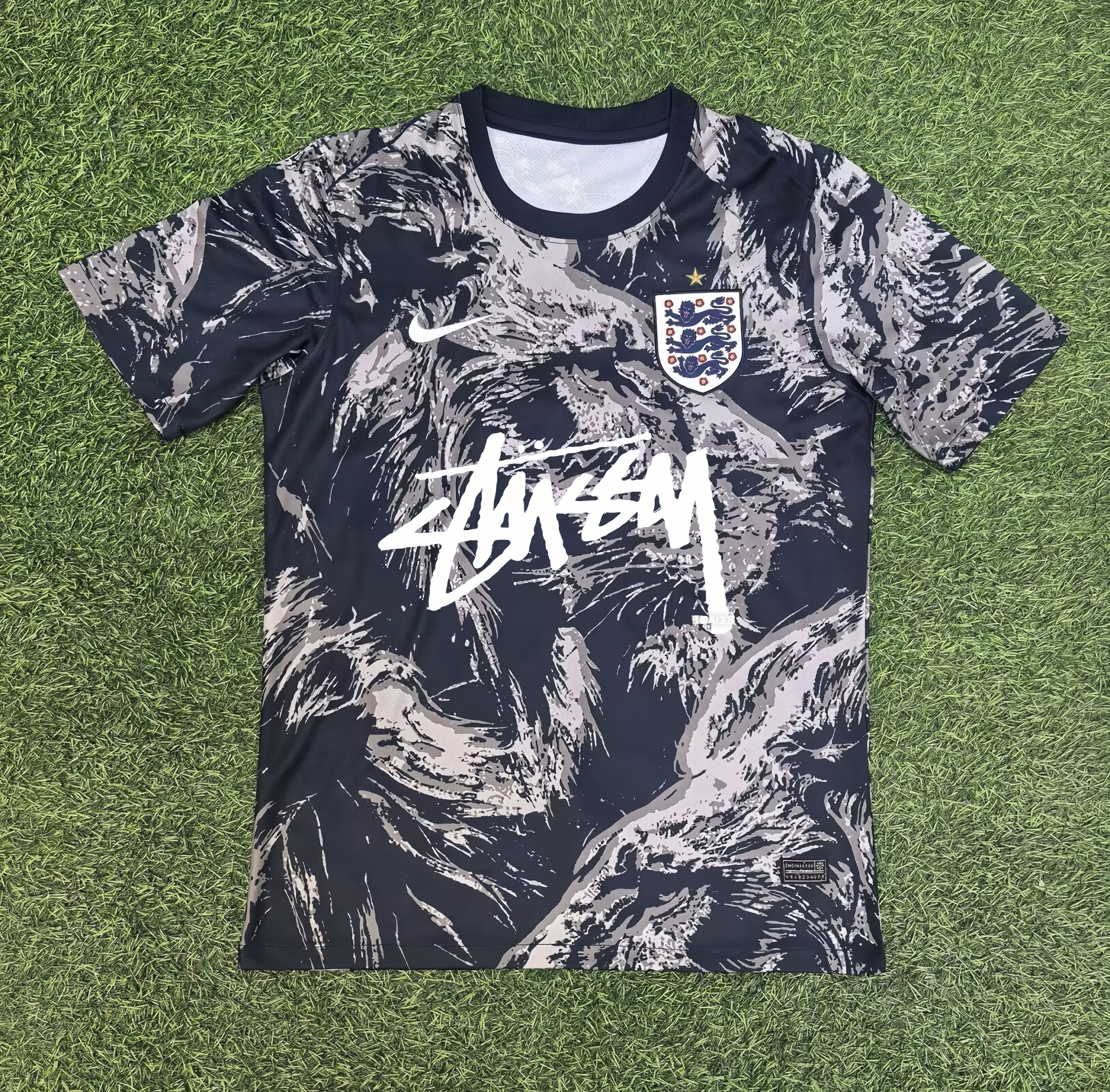 אנגליה ספיישל סטוסי 25/26